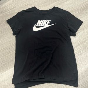 Girls nike shirt. Size XL